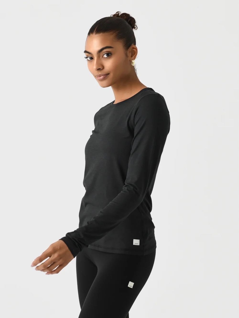 Vuori Long Sleeve Lux Crew Heather Charcoal Medium Casual Athleisure Elevated